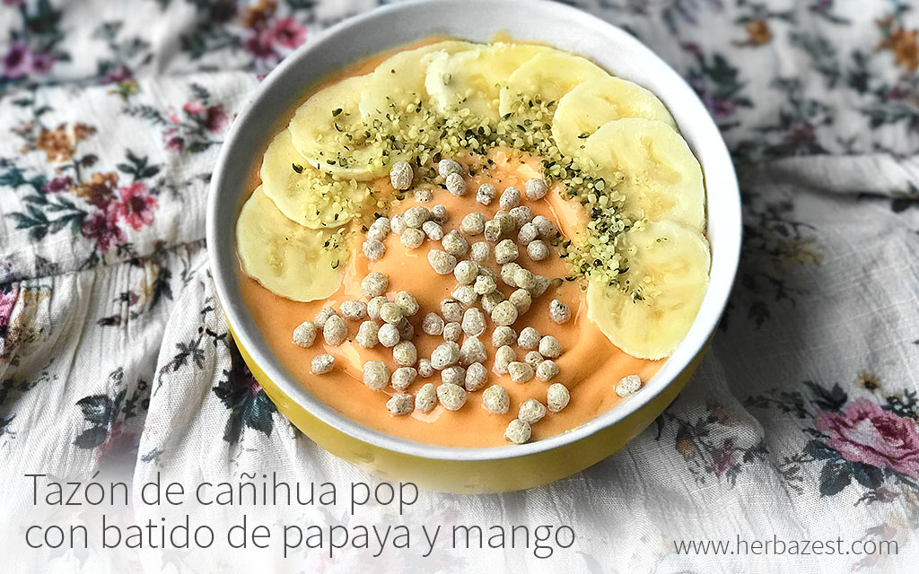 Tazón de cañihua pop con batido de papaya y mango