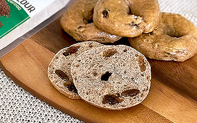 Bagels de canela y pasas con harina de quinua