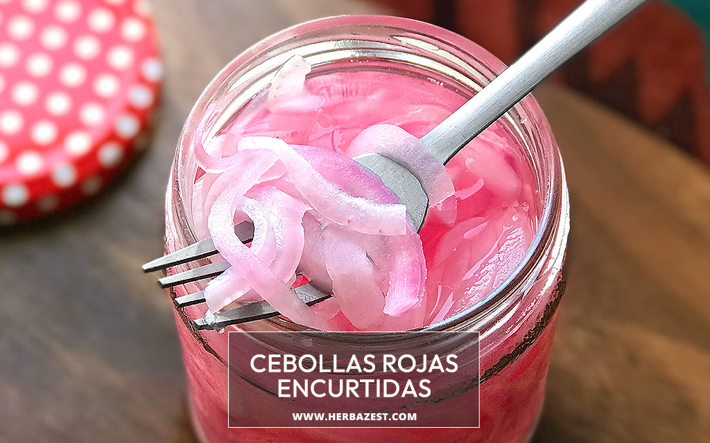 Cebollas rojas encurtidas