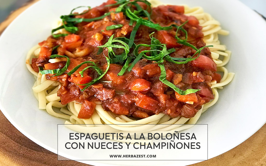 Espaguetis a la boloñesa con nueces y champiñones