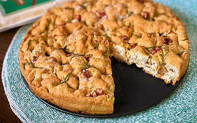 Focaccia de amaranto con romero y nueces