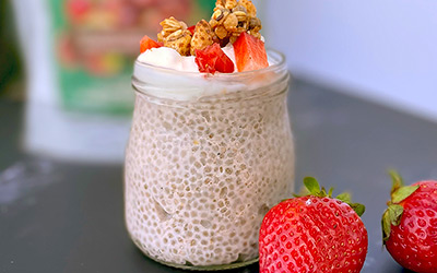 Pudín de chía con fresa y camu camu