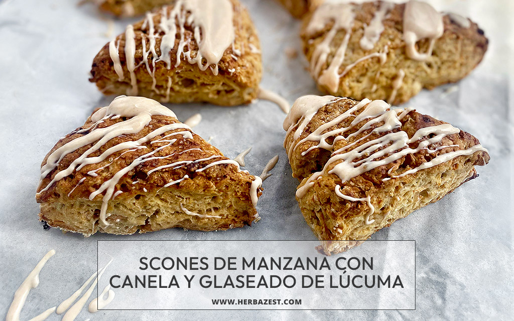 Scones de manzana con canela y glaseado de lúcuma