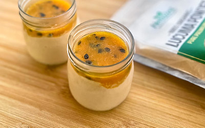 Mousse de lúcuma con maracuyá