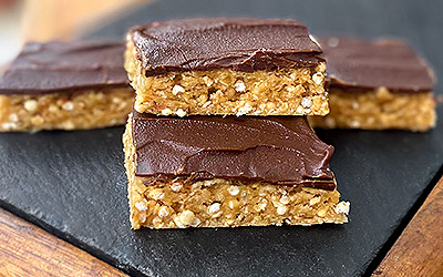 Barras de avena con mantequilla de maní y quinua