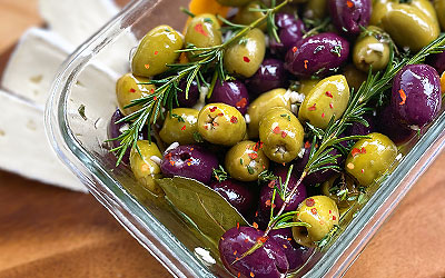 Aceitunas marinadas caseras