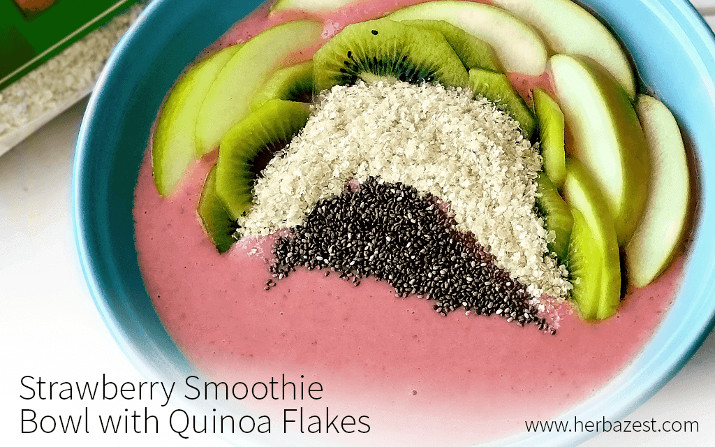 Strawberry Smoothie Bowl with Quinoa Flakes
